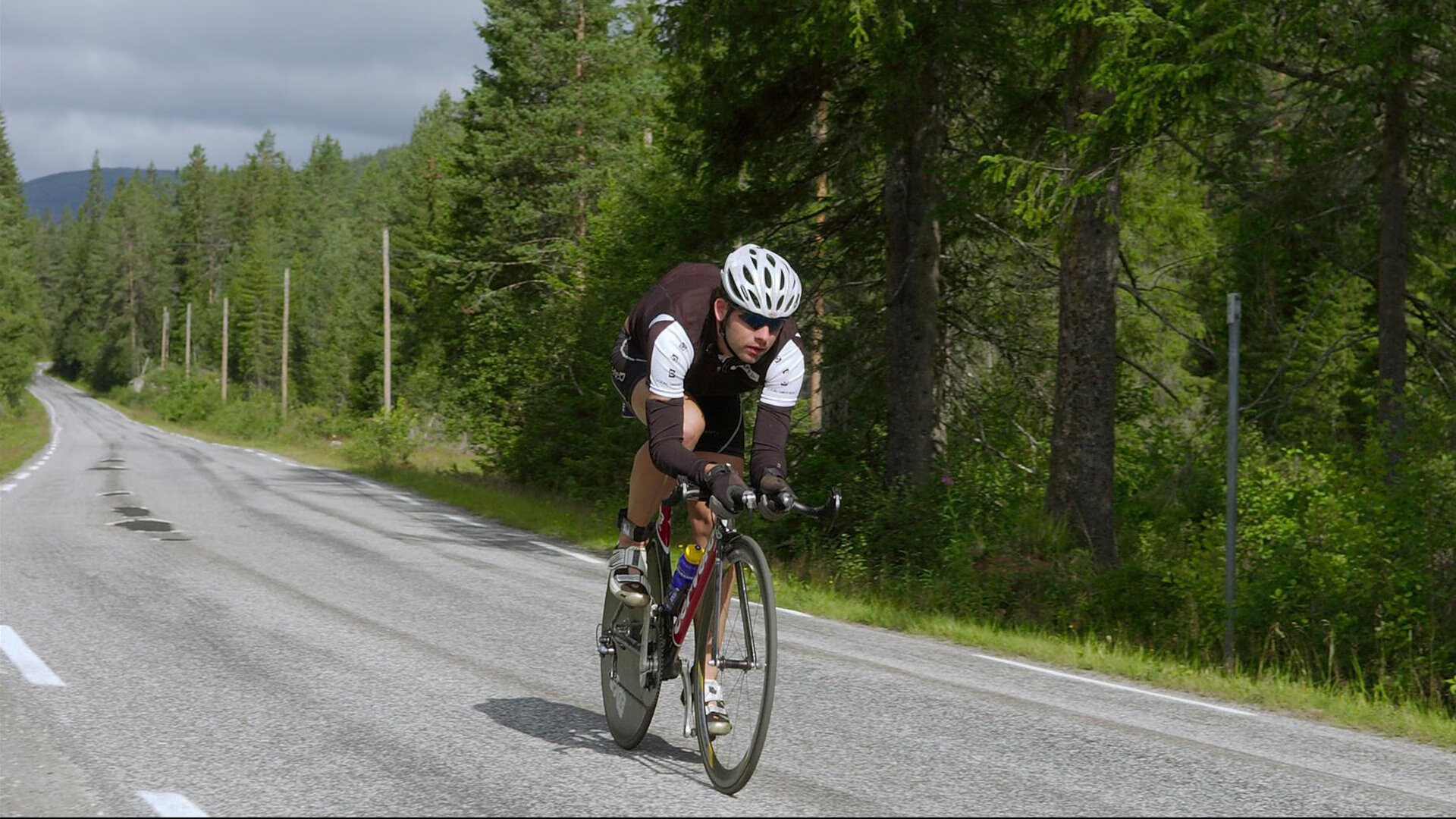 kaiyun-伊朗选手成功卫冕男子速度攀岩金牌，伊朗处死摔跤冠军